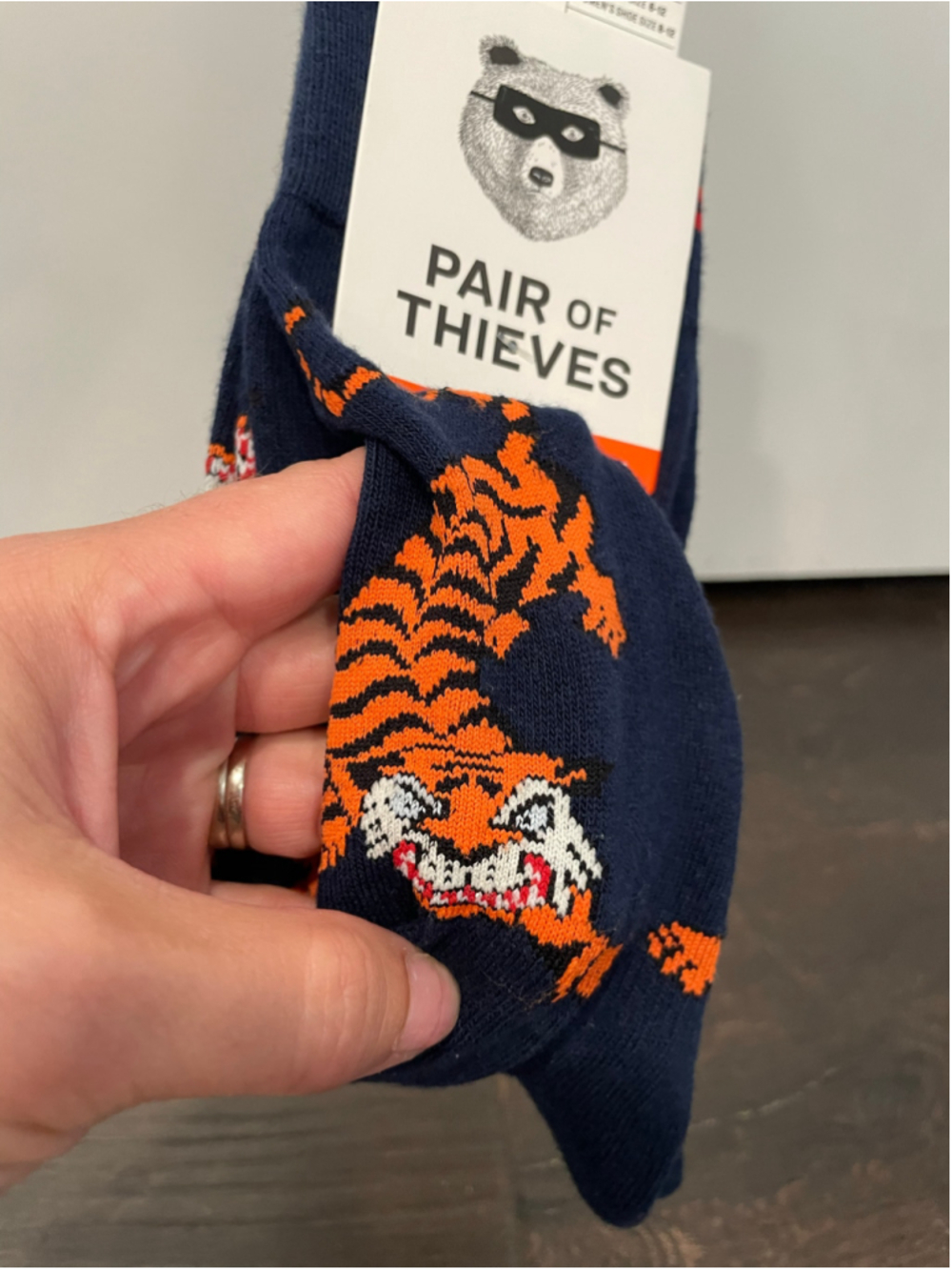 Pair of Thieves Crew Socks Navy Tiger Print NWT Mens size 6-12 Womens 8-12 - Picture 4 of 4